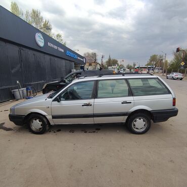 passat sedan: Volkswagen Passat: 1990 г., 1.6 л, Механика, Бензин, Универсал