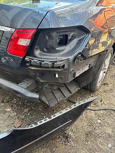 b6 204: NOSAČI ZADNJEG BRANIKA ZA MERCEDES BENZ E KLASA, E 200, E 220 . OD — 1