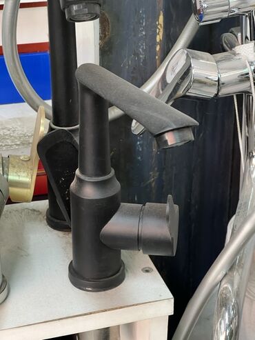 чёрный краска матовый: Смеситель для умывальника, однорычажный, черный матовый. - Тип: для