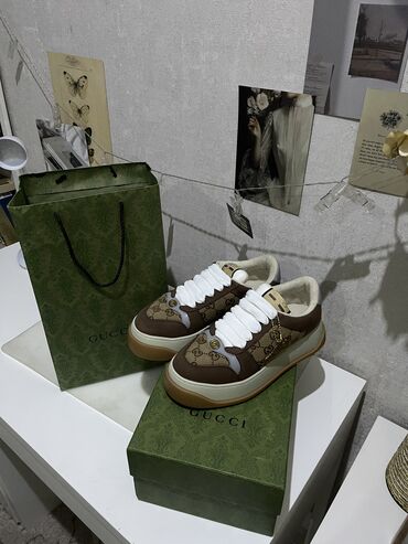 женская обувь сапоги: Кроссовки Гуччи, новые, полная комплектация - кроссовки, шнурки