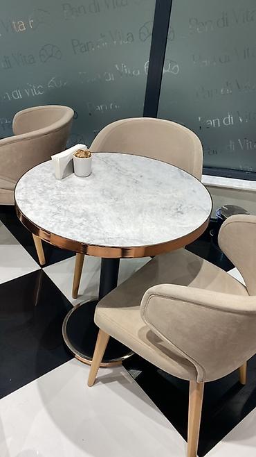 ofis stullari: Kafelər, restoranlar və ev interyerləri üçün zərif masa-stul dəsti. - — 1
