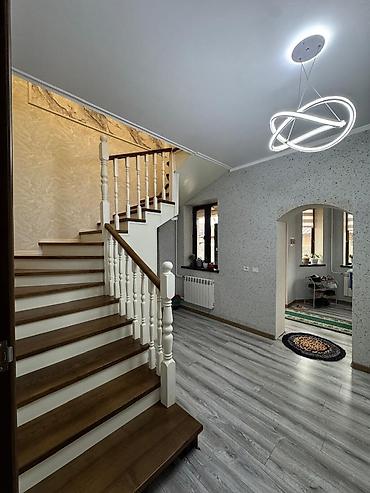 Үйлөрдү сатуу: 4 бөлмө, 192 м², 4 соток, Бишкек, Ак-Ордо 2 ж/м — 8