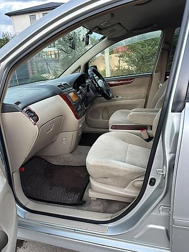 140 500: Toyota Ipsum: 2003 г., 2.4 л, Автомат — 6