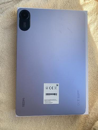 Планшет Redmi Pad 2 в комплекте с аксессуарами. Устройство в стильном