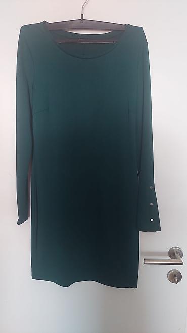 Elegantna ženska haljina, tamnozelena - Kroj: ravna silueta do iznad
