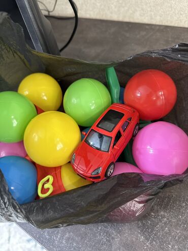 заказать магнитные шарики: Шарики пластмассовые и машинка металическая) бонусом раскраски(чуть
