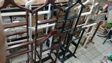 Asılqanlar: Bu, paltarların səliqəli saxlanması üçün nəzərdə tutulmuş taxta -da lalafo.az — 12 Asılqanlar: Bu, paltarların səliqəli saxlanması üçün nəzərdə tutulmuş taxta — 12