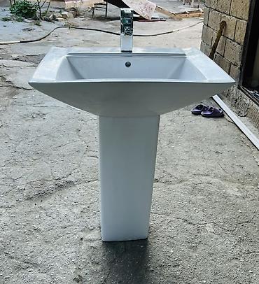 Çanaqlar, tülpanlar: Pedestal tipli hamam çanağı (rakovina) - Material: keramik, parlaq ağ — 2