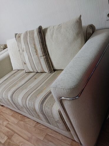 два кресла с подушками: Диван-кровать, цвет - Бежевый, Б/у