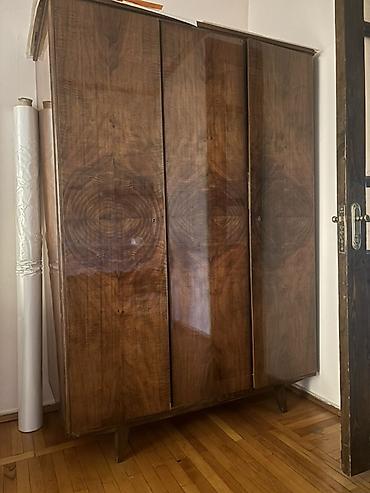 Mebel: İşlənmiş, 3 qapılı, Siyirməli, Qəhvəyi, Taxta, Açılan, Düz dolab — 1