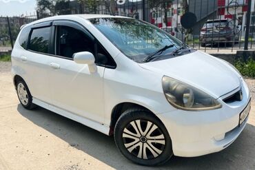 хонда жазз 2009: Продается компактный автомобиль Honda Fit белого цвета. Эта модель
