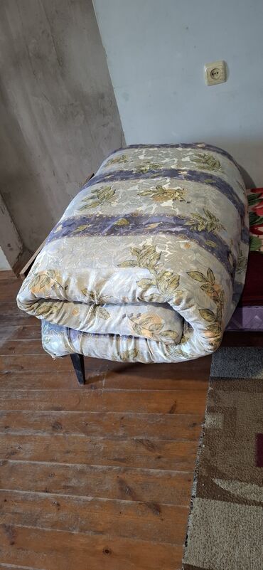 işlənmiş matras: Tək nəferlik döşək satılır.tər tənizdi təmiz yundu ehtiyacdan satıram