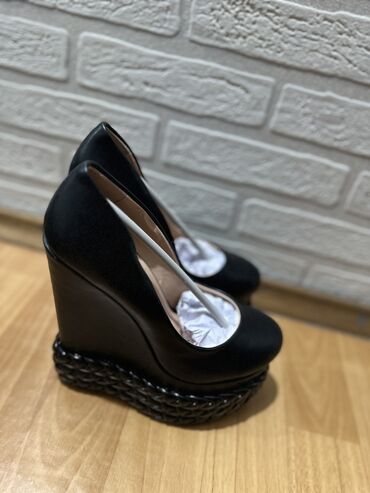 valentino туфли: Туфли, 37, Valentino, Новый, цвет - Черный, Самовывоз