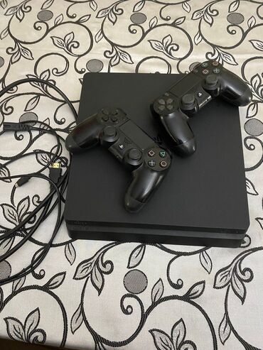 playstation 4 200 €: 🎮 Satılır: PlayStation 4 Slim 500GB 🔹 Model: PS4 Slim 🔹 Yaddaş: 500GB