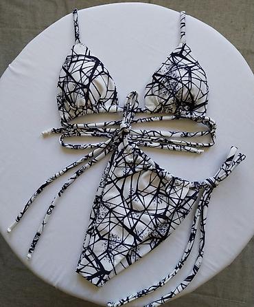 author: Dvodelni ženski bikini set – crno-beli apstraktni print - Gornji deo — 1