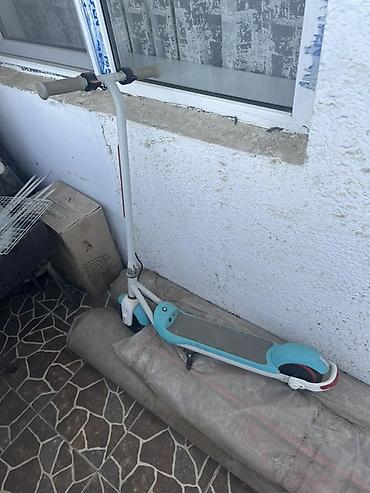 elektrik skutur: Uşaq elektrikli skuter - Rəng: ağ-göy - Geniş, sürüşməyə qarşı rezin — 4