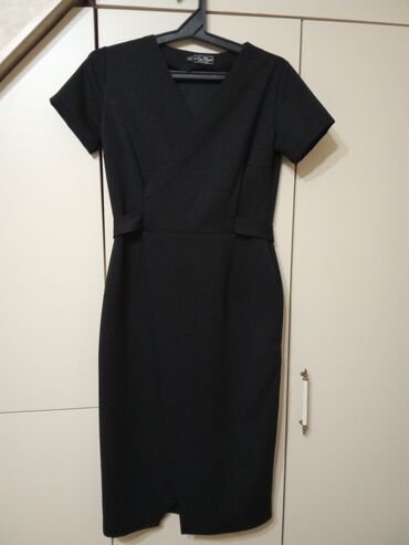 Gündəlik donlar: Qadın geyim dəsti 1) Qara rəngli, ağ çiçək naxışlı yay paltarı - — 10