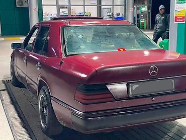 трактир 82 1: Mercedes-Benz W124: 1990 г., 2.3 л, Механика, Бензин, Седан — 3