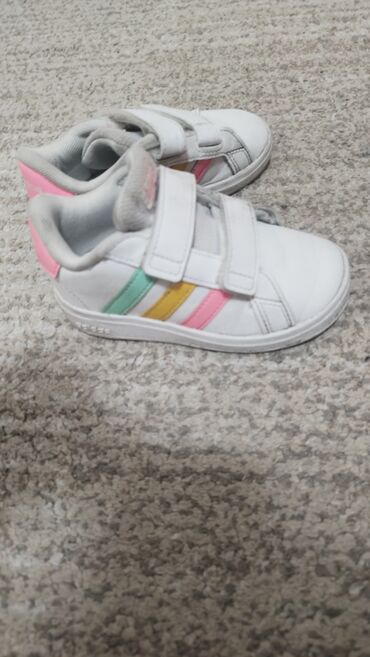 hodalica za bebe: Adidas, Size - 24