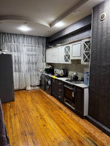 Uzunmüddətli kirayə mənzillər: Nərimanov metrosunun yanında,11 mərtəbənin,7-ci mərtəbəsində,2 otaqlı — 5