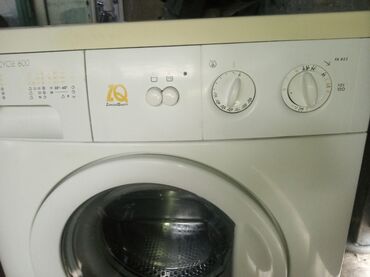 установка стиральной машинки: Стиральная машина Zanussi, Б/у, Автомат, До 5 кг, Полноразмерная