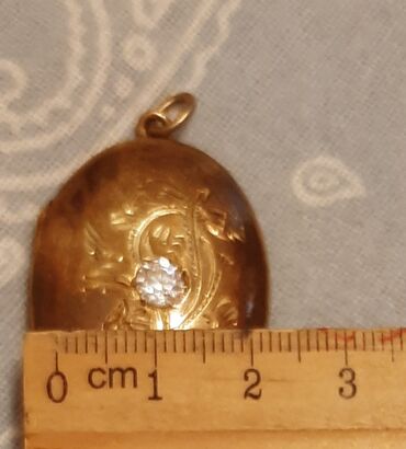 Bəzək əşyaları: Antik medalyon. Antikvariat qümüş 875 prob qızıl soyuna . Lom kimi