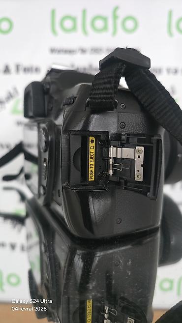 monitor qiymetleri: Nikon D80 DSLR fotoaparat + AF‑S NIKKOR 35mm f/1.8G üzərində kart və — 5