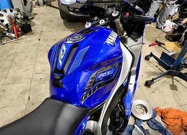 Delovi za motocikle: Tank pad Yamaha R1 3D Stiker za rezervoar - 2422 📌 Opis: Nalepnice za — 10