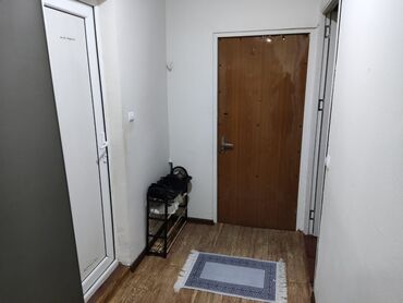 Uzunmüddətli kirayə mənzillər: Otaq yoldaşı axdarılır. 3 otaqlı mənzil – geniş koridorlu, işıqlı — 4