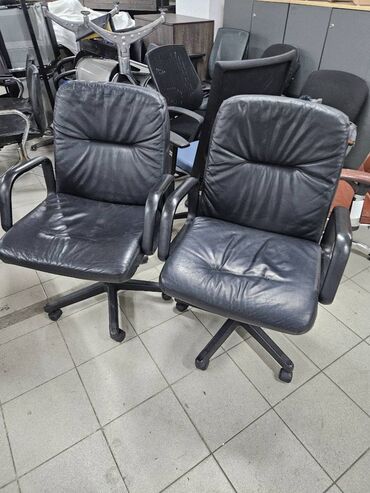 Ofis masaları: İşlənmiş, Təkərli, Dəri
