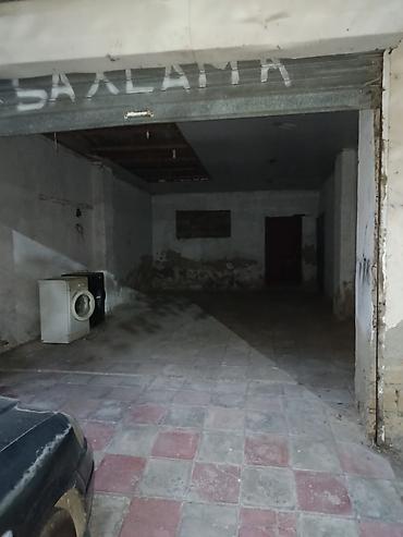 1 otaqli ev: Xırdalanda təzə bazarın yaxınlığında qaraj arendaya verilir.Yalnız — 1
