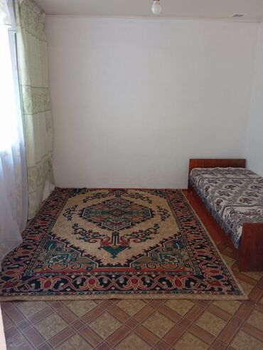 дом с бассейном на сутки: 12 м², 1 комната