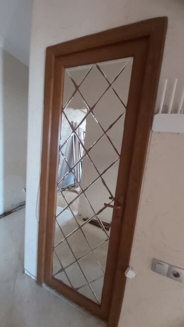 suse qapi: Öz evimin qapılarıdır. Ev yenidən təmir olunacaq, otaq qapıları ilə