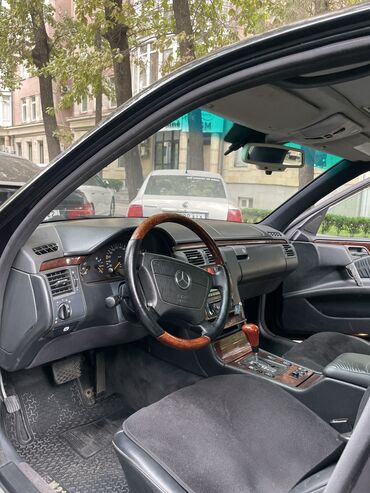 c class: Mercedes-Benz E-Class: 1996 г., 3.2 л, Автомат, Бензин