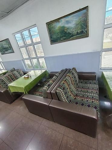 Прямые диваны: Продается б/у двухместные диваны — 2