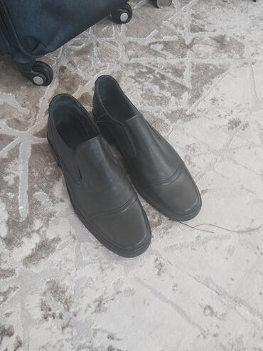 обувь мужская зима: Продам туфли кожанные за 1000 сом