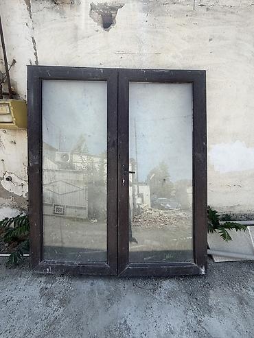 plastik döşəmə: Islenmis plastik qapi. Acilanda 1.80 olur — 2