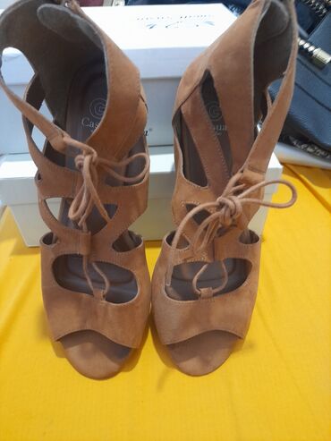 krem farmerke: Sandals, Aldo, 40