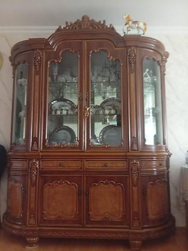 Servantlar: Qonaq otağı üçün klassik mebel. Təzə kimidir. Baha qiymətə alınıb — 2