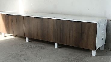 silver kitchen: Тумба под ТВ/медиа с четырьмя откидными фасадами новая белый акрил/ — 1