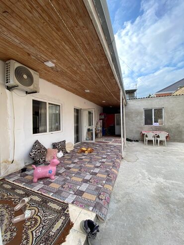 Uzunmüddətli kirayə evlər: 3 otaqlı həyət evi – geniş eyvanlı Xüsusiyyətlər: - Geniş, üstü taxta — 18