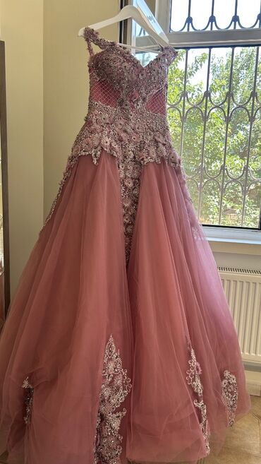 Ziyafət donları: Yaxşı vəziyyətdə, səliqəli şəkildə saxlanılmış gəlinlik, nişan — 23