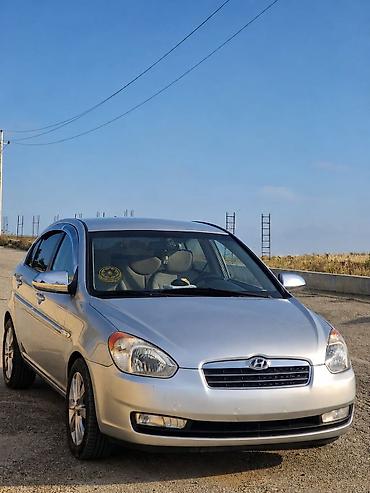 ford focus hatchback: Hyundai Accent: 1.5 l | 2007 il Sedan — 2
