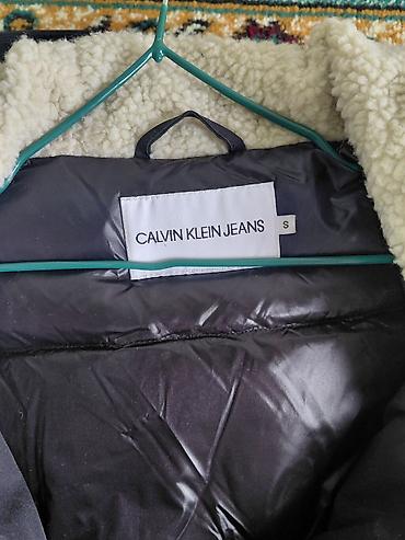 ray ben: Куртка зимняя женская Calvin Klein Jeans, размер S. - Цвет: черный. - — 3