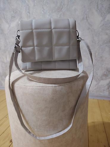 Çantalar: Qadın çantaları her biri 8 manat 1) Qara kanvas “THE TOTE BAG” - — 2