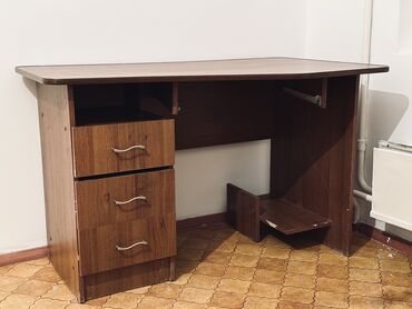 домашний стол для школьника: Компьютерный стол
Письменный стол
