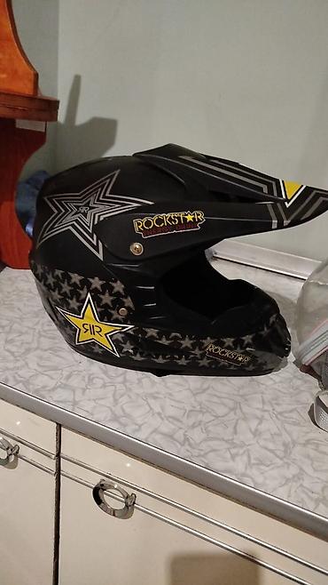 mon maped: Rockstar dizaynlı motosiklet/dirt bike kaskı. Qara rəngli korpus — 3