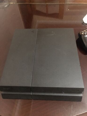 hard disk 250: Ps4 fat model 500 gb ustada olmayib sadece arxasinin etiketini ozum