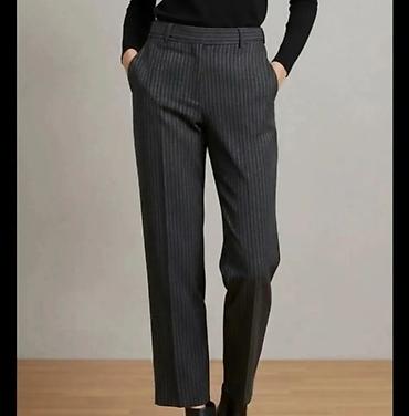 Elegantne ženske pantalone sa prugama - Kroj: klasičan, ravne