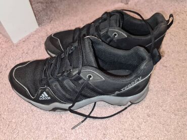 stefano obuća čizme: Adidas terrex.Kao nove,jako malo nosene.Boja na fotkama je od blica